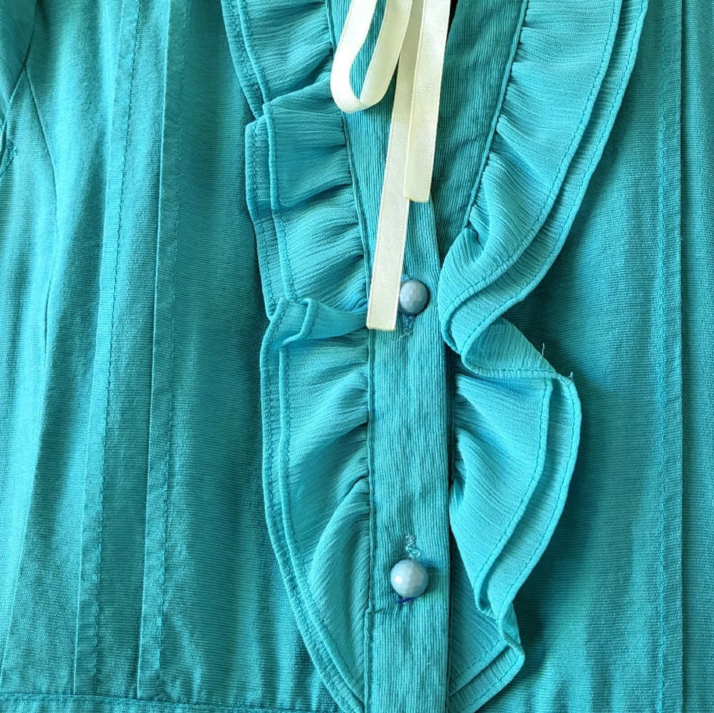 Emerald Ruffled Yoke Bib Ribbon Dress - Picture 3 of 8
